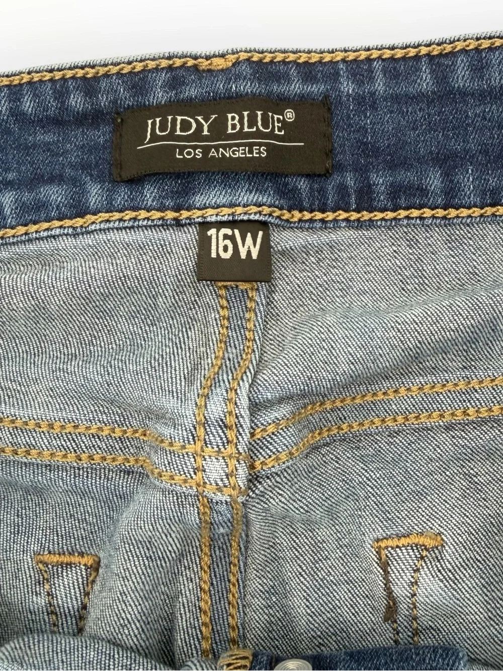 Judy Blue Medium Wash Cropped Ankle Jeans